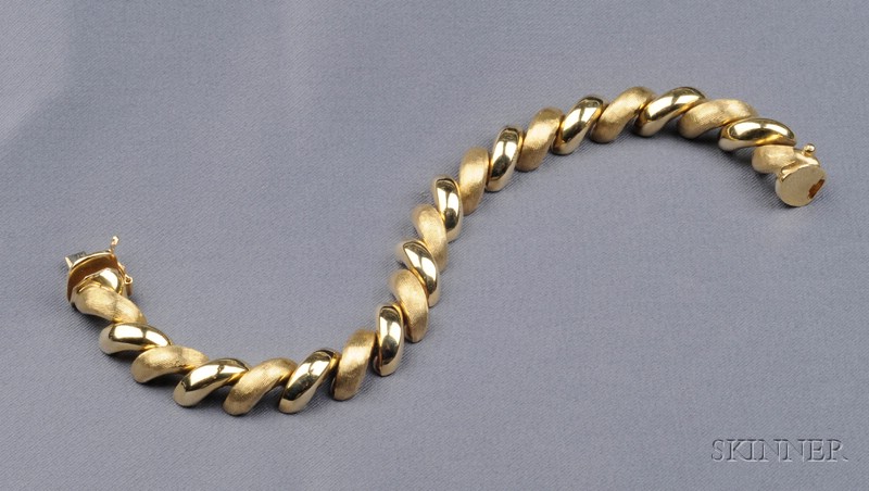 Appraisal: kt Gold Bracelet of arched polished and textured links dwt