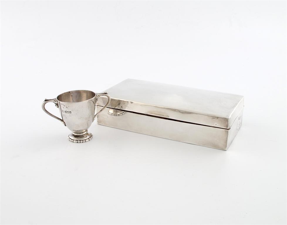 Appraisal: A silver cigarette box