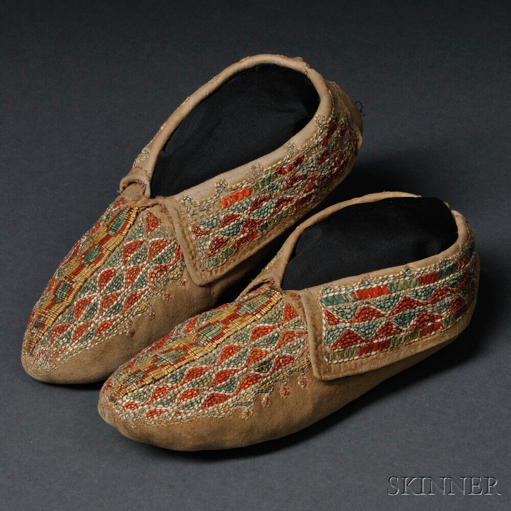 Appraisal: Pair of Haudenosaunee Iroquois Moccasins c late th-early th century