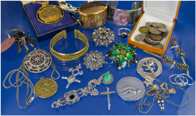 Appraisal: Quantity of Costume Jewellery To include a small quantity of