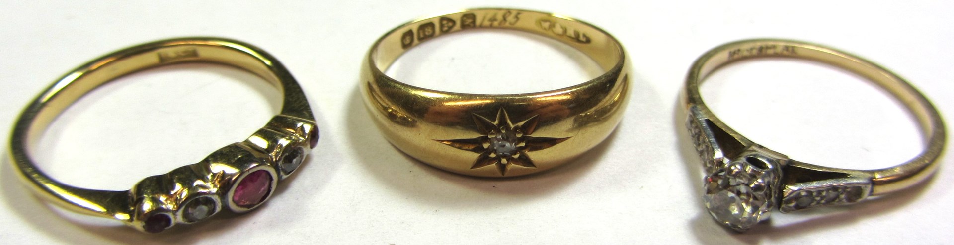 Appraisal: An ct gold and diamond set single stone ring star