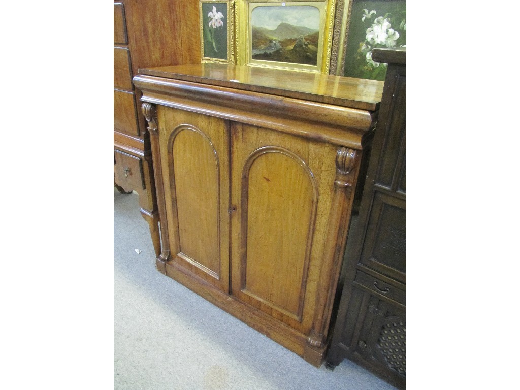 Appraisal: Victorian rosewood chiffonier