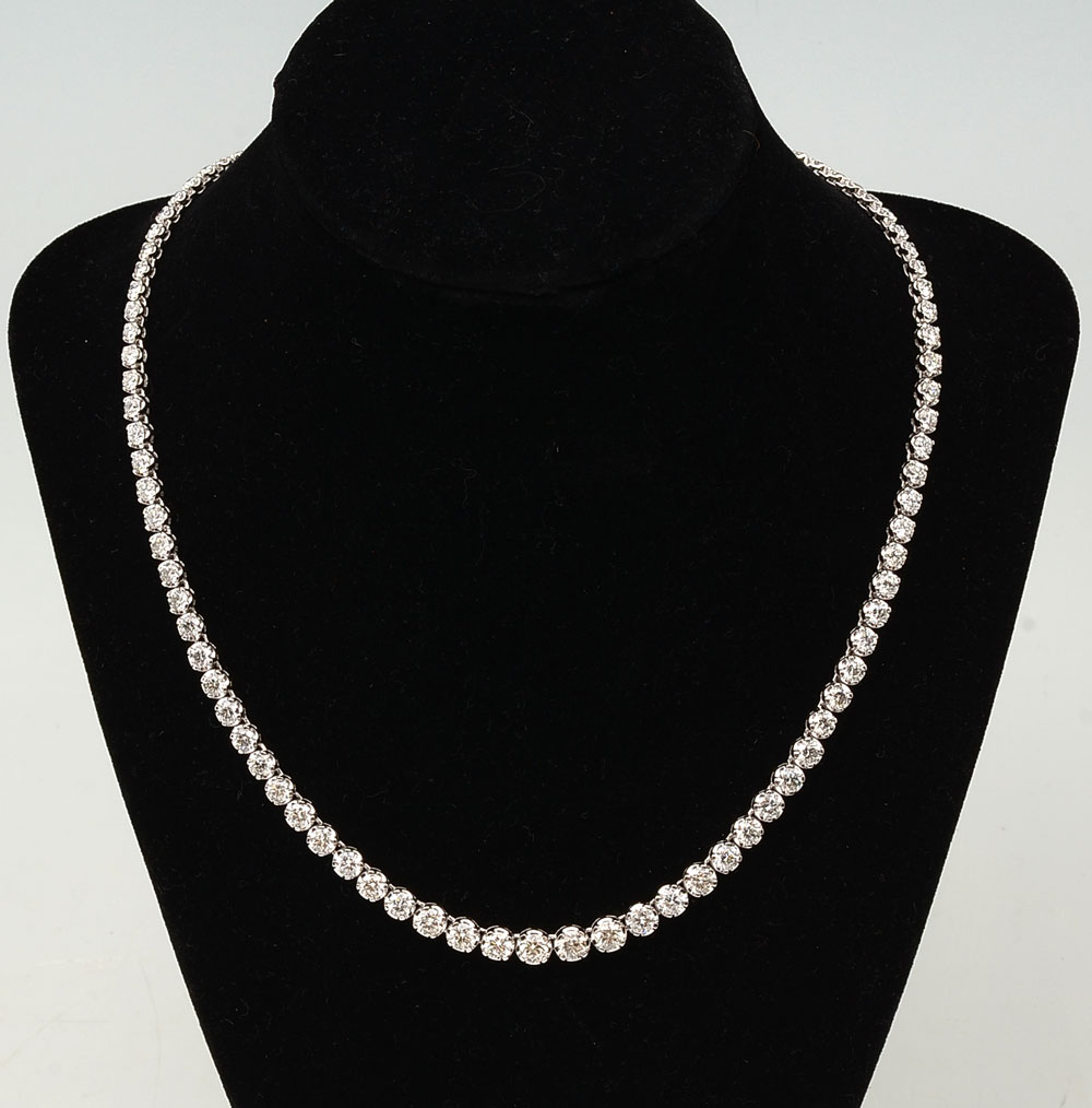 Appraisal: ELEGANT K CTW DIAMOND NECKLACE graduated brilliant cut round diamonds