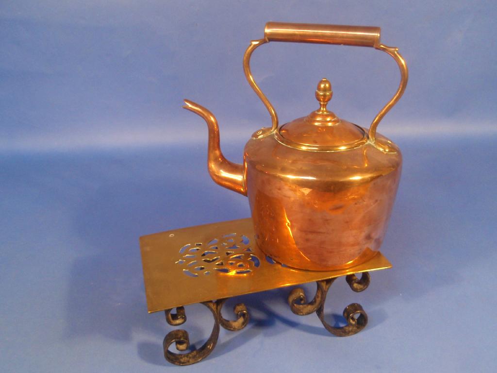 Appraisal: A Victorian copper kettle with acorn finial and a brass