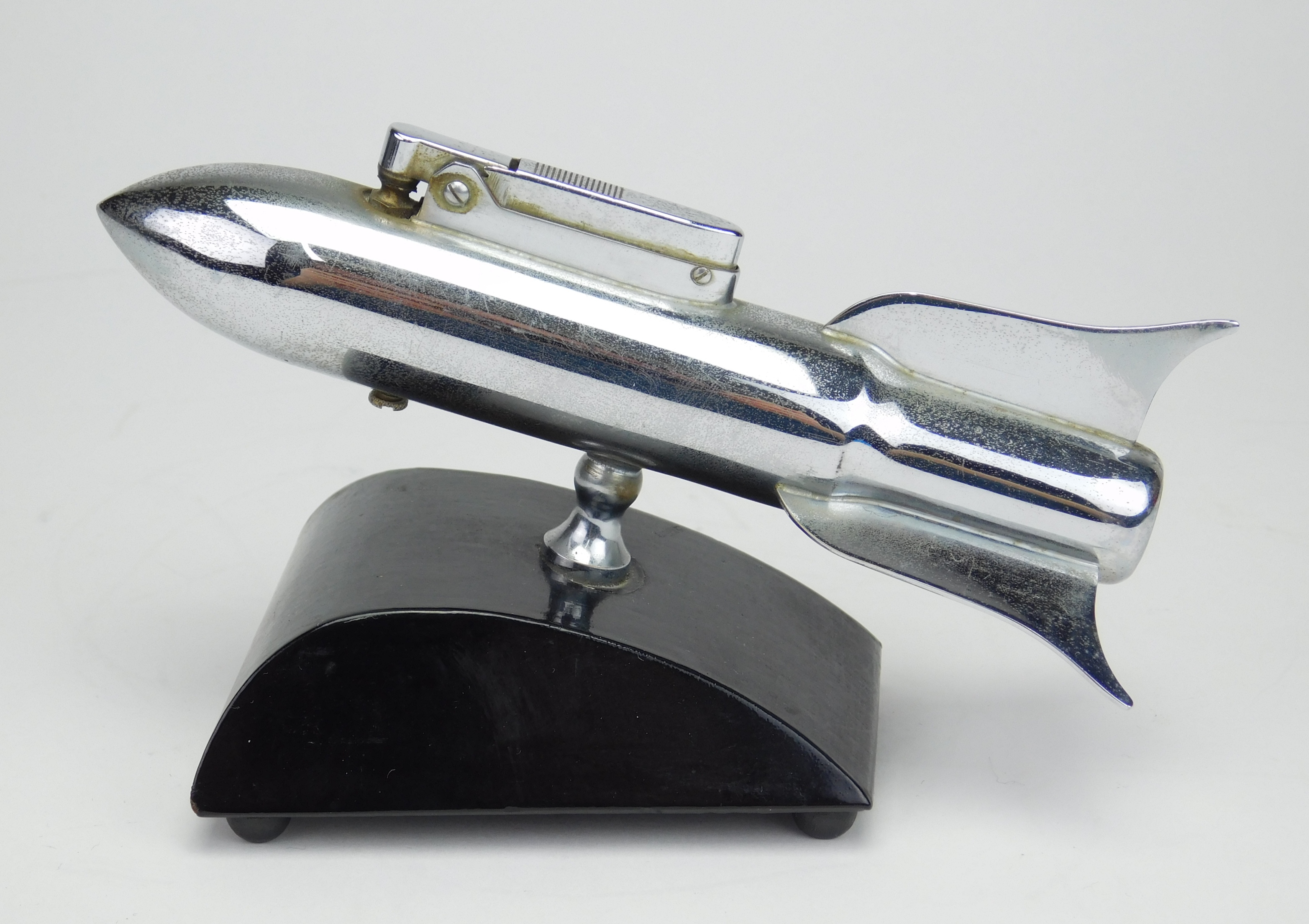 Appraisal: Vintage chrome rocket ship lighter on pivoting black base ''l