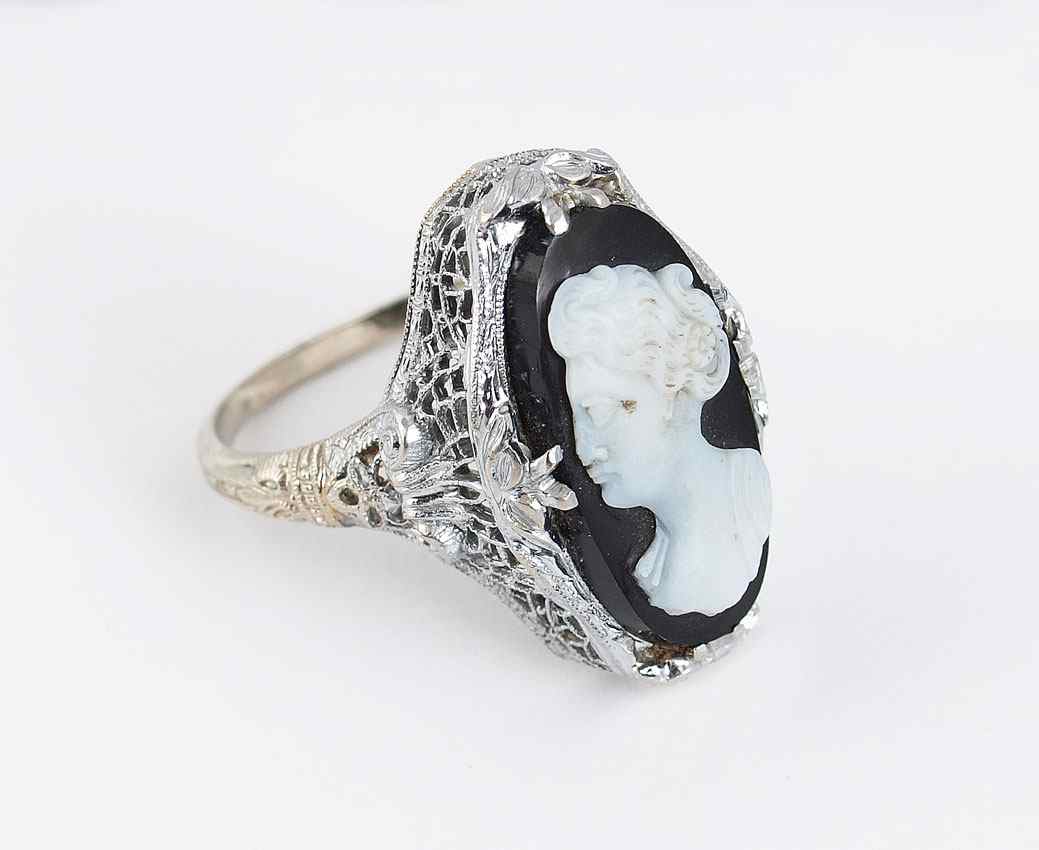 Appraisal: K CAMEO FILIGREE RING K white gold filigree ring contains