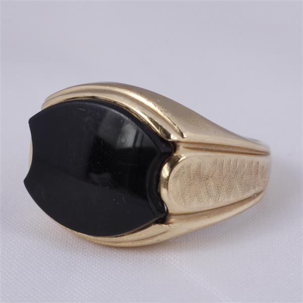 Appraisal: Art Deco Yellow gold k shaped black onyx signet estate