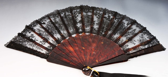 Appraisal: Tortoiseshell and lace folding fanlate Victorian