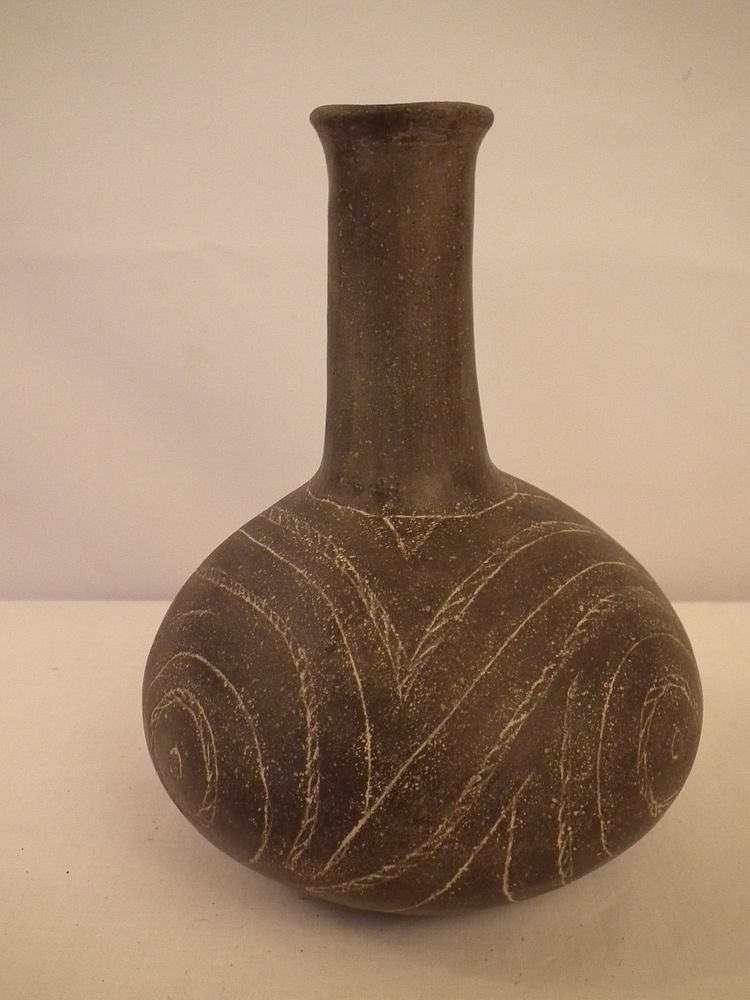 Appraisal: CADDO POTTERY BOTTLE Early Native American Caddo pottery bottle with