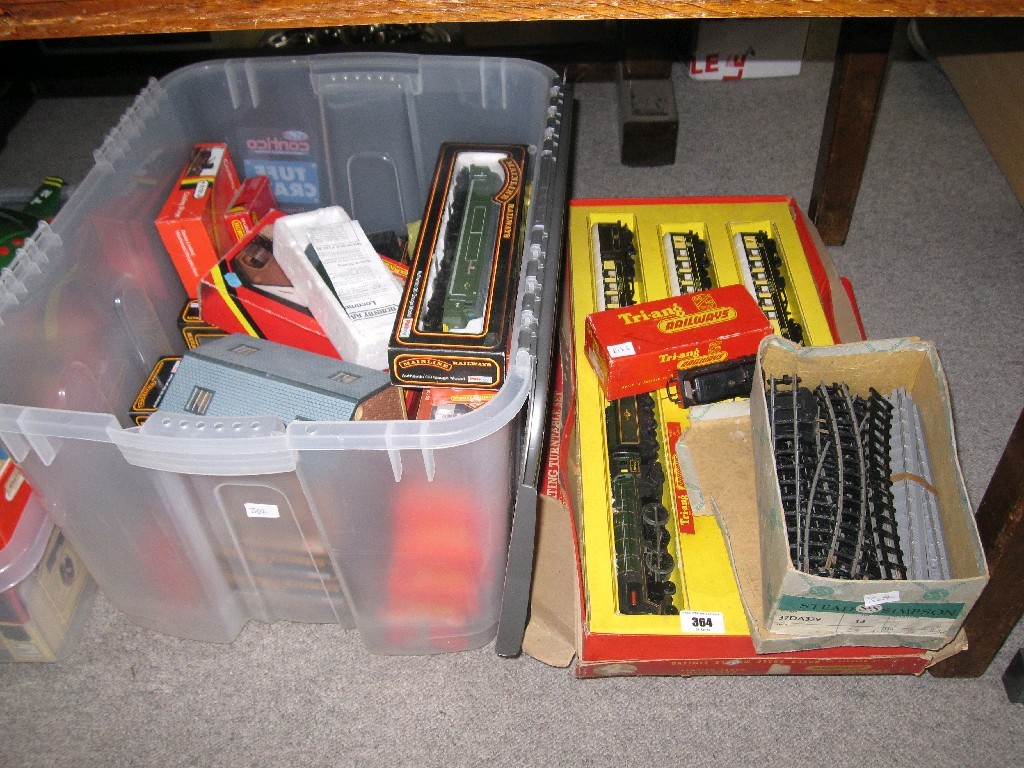 Appraisal: Lot comprising model Triang train set and a box of