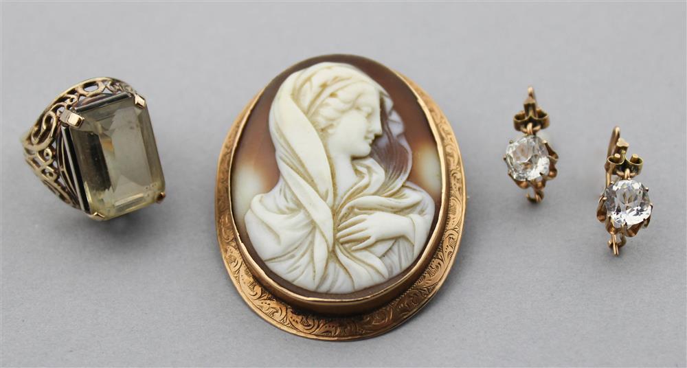 Appraisal: VINTAGE GROUP SHELL CARVED CAMEO BROOCH IN K YELLOW GOLD