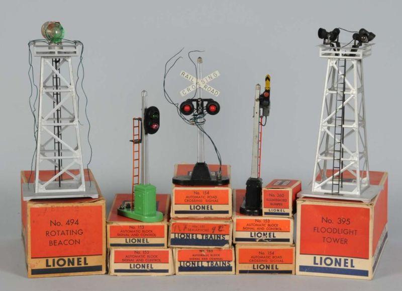 Appraisal: Lot of Lionel Accessories Boxes Description Post-war Includes two highway