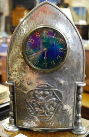 Appraisal: An Art Nouveau pewter mantel clock of lancet form with