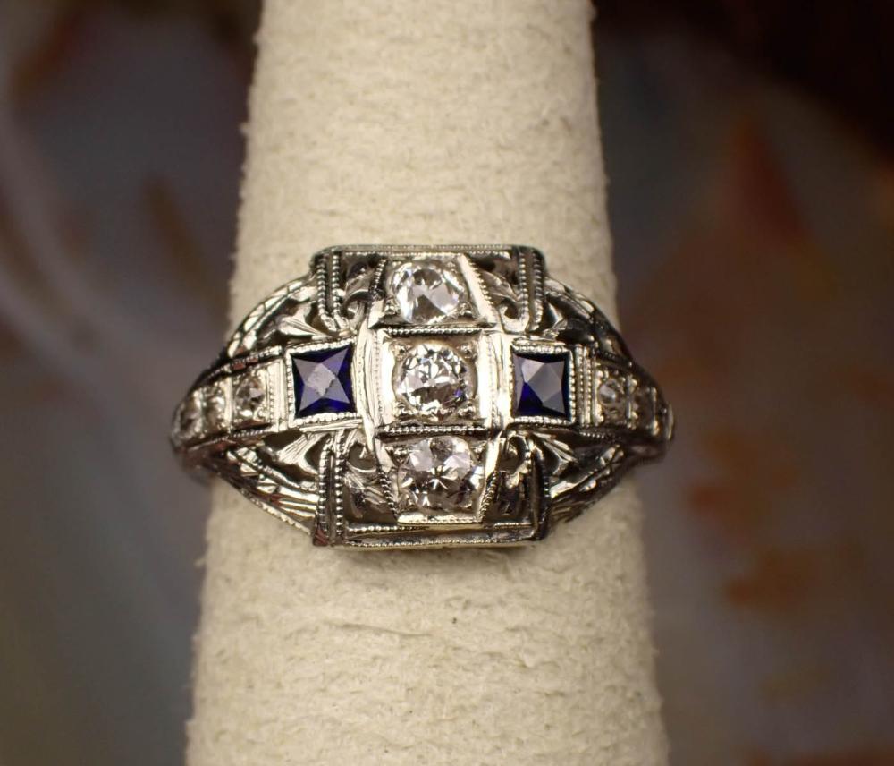 Appraisal: ANTIQUE DIAMOND AND EIGHTEEN KARAT GOLD RING The k white