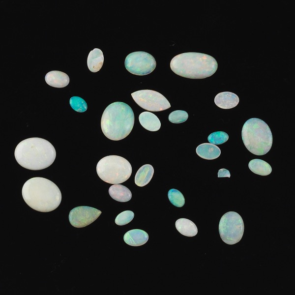 Appraisal: TWENTY-FIVE UNMOUNTED CT TOTAL OVAL CABOCHON CUT OPALS Unmounted oval