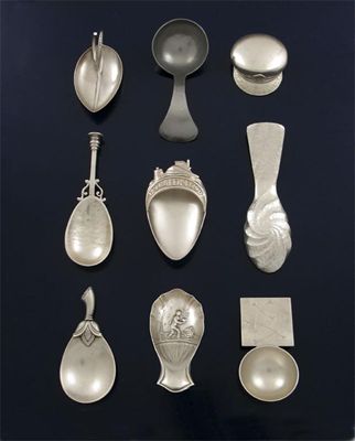 Appraisal: A modern Britannia standard silver commemorative caddy spoon tapering oval