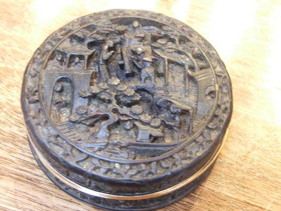 Appraisal: A TH CENTURY CHINESE TORTOISESHELL CIRCULAR BOX and cover carved