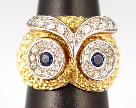 Appraisal: K DIAMOND AND SAPPHIRE FIGURAL OWL HEAD RING k yellow