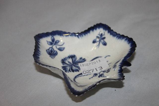 Appraisal: AN ENGLISH POSSIBLY CAUGHLEY SMALL PICKLE DISH circa