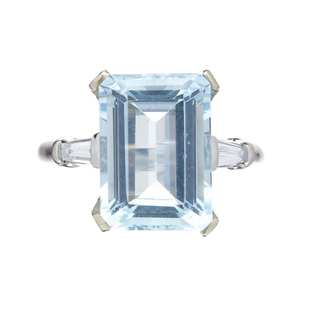 Appraisal: An aquamarine and diamond set cocktail ring claw set with