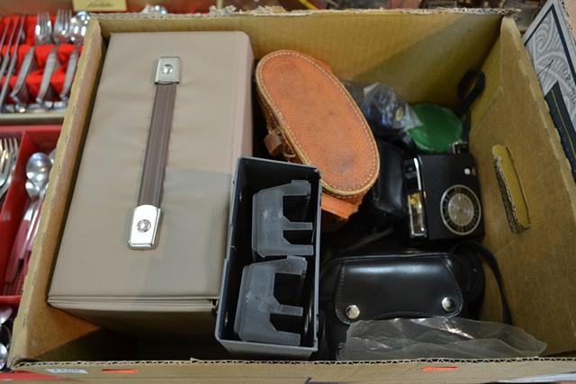 Appraisal: BOX OF ASSORTED PHOTOGRAPHIC ITEMS INCL PENTAX ESII KODAK INSTAMATIC