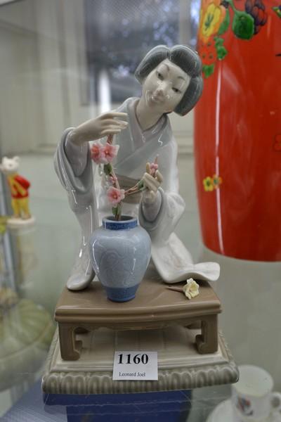 Appraisal: A LLADRO FIGURE OF A GEISHA ARANGING BLOSSOM MINOR LOSSES