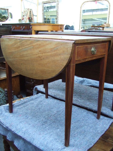 Appraisal: A George III mahogany Pembroke table the inlaid oval top