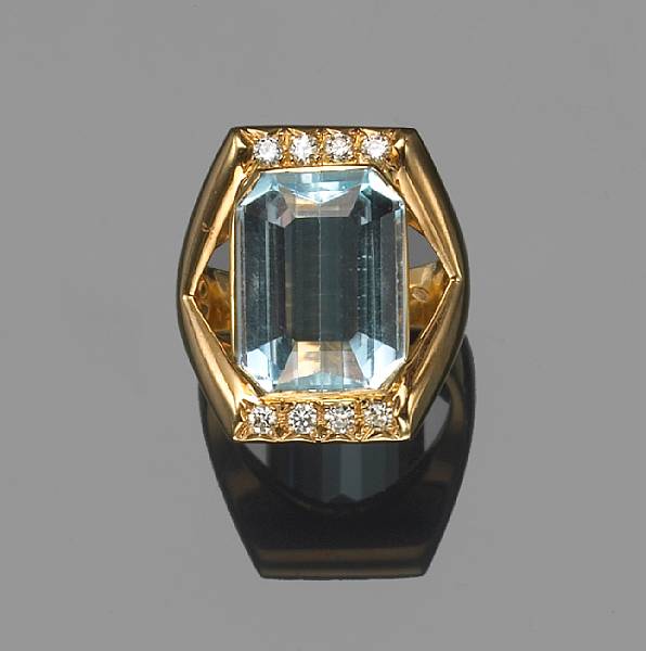 Appraisal: An aquamarine diamond and k gold ring Italian estimated aquamarine