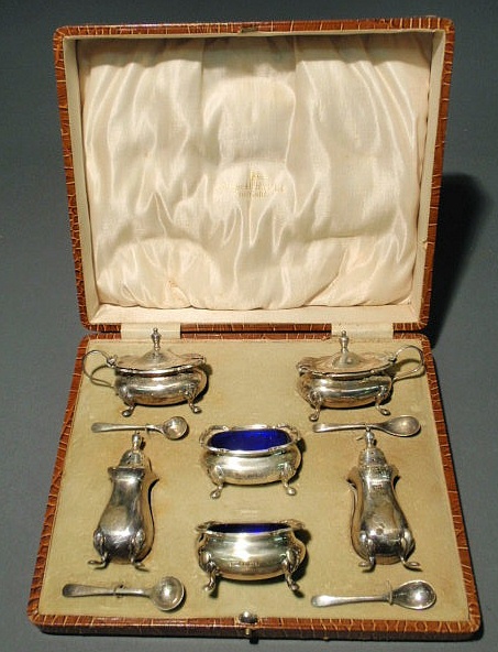 Appraisal: Cased English silver set of open salts closed salts salt