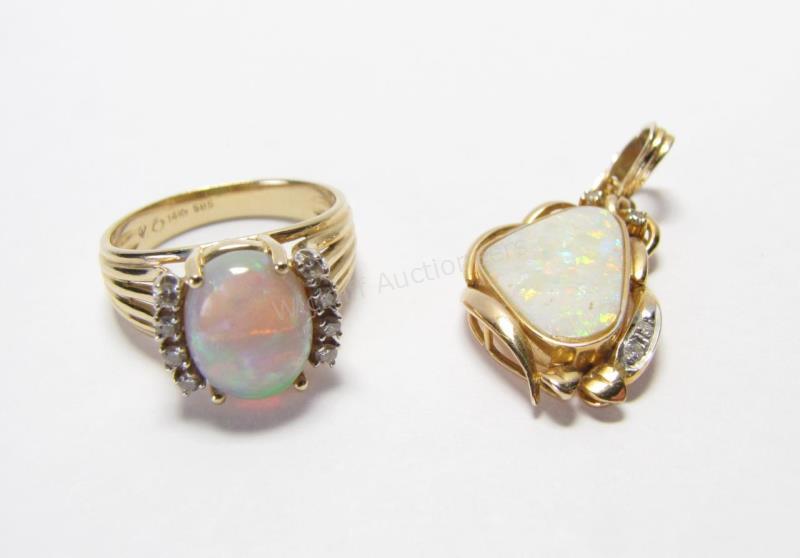 Appraisal: A K yellow gold ring with oval opal center and