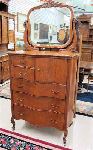 Appraisal: LATE VICTORIAN OAK CHIFFONIER WITH MIRROR American c the serpentine