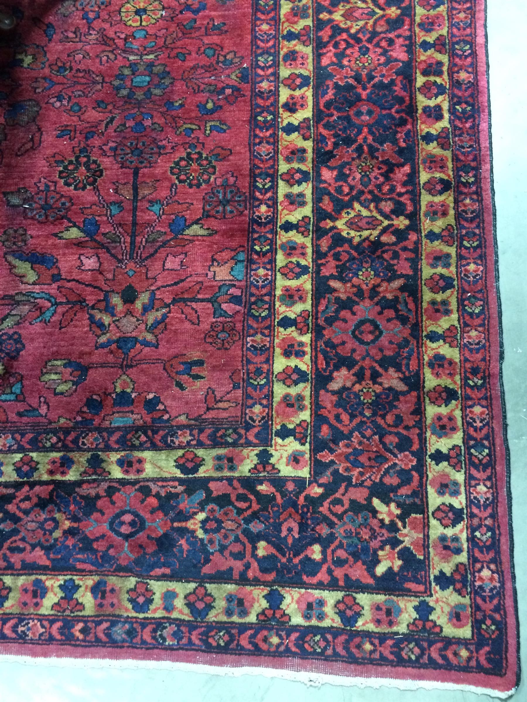 Appraisal: HANDMADE ROOMSIZE SAROUK RUG American nd quarter- th century Wool