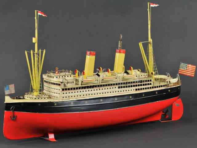 Appraisal: FLEISCHMANN OCEAN LINER Germany large scale clockwork liner is painted