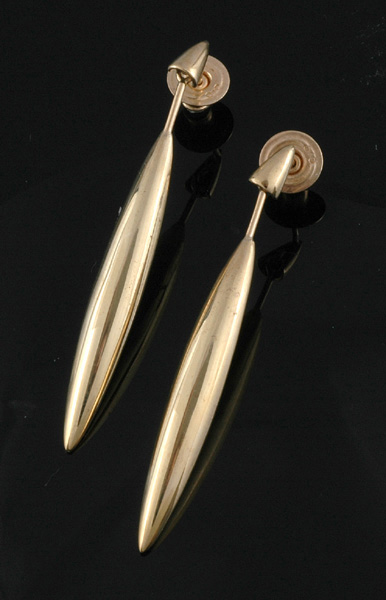 Appraisal: A PAIR OF GOLD DROP EARRINGS The ct gold elongated