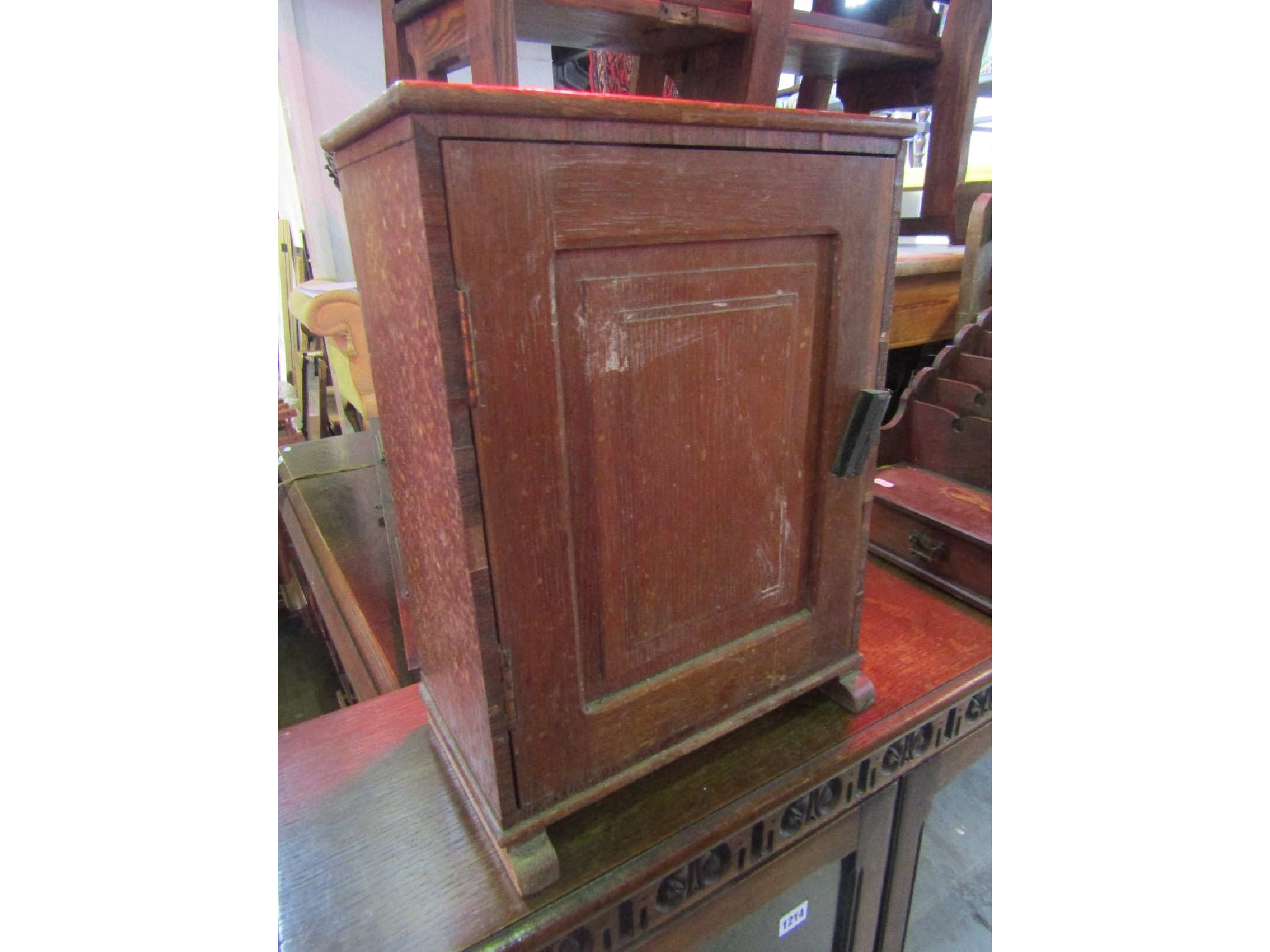 Appraisal: A small oak table top cupboard enclosed by a rectangular