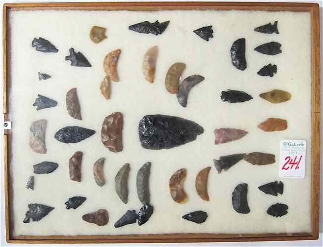 Appraisal: APPROXIMATELY NATIVE AMERICAN INDIAN HUNTING POINTS some partially knapped from