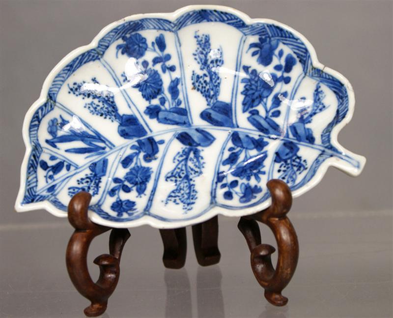 Appraisal: th c Chinese porcelain leaf shaped dish with scalloped edges