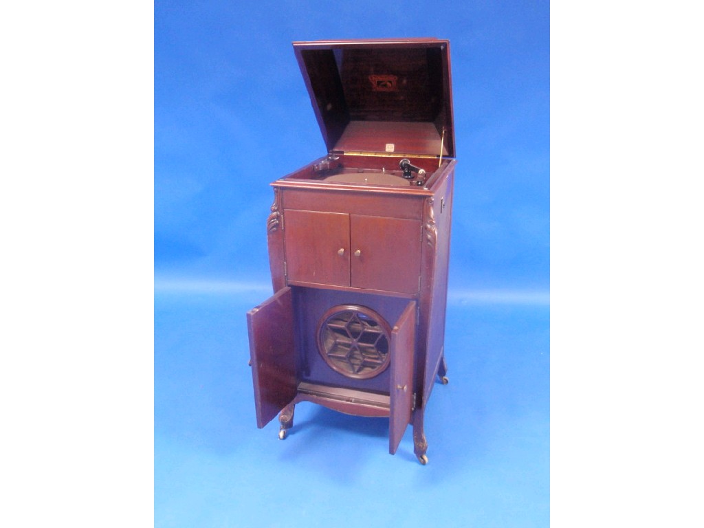 Appraisal: A 's HMV cabinet gramophone with mahogany case