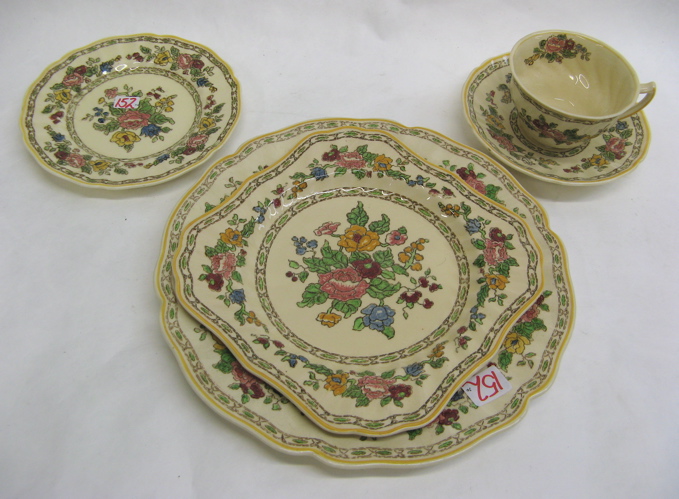 Appraisal: ROYAL DOULTON FINE CHINA DINNER SET pieces The Cavendish pattern