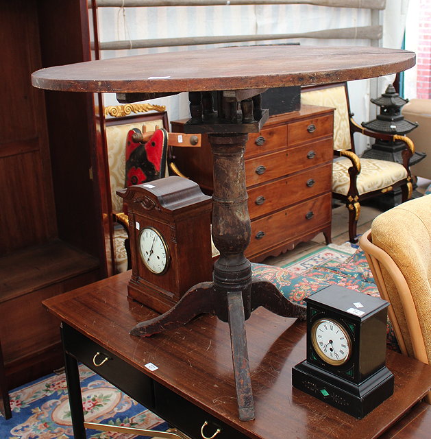 Appraisal: A LATE TH CENTURY MAHOGANY TILT TOP TABLE with bird