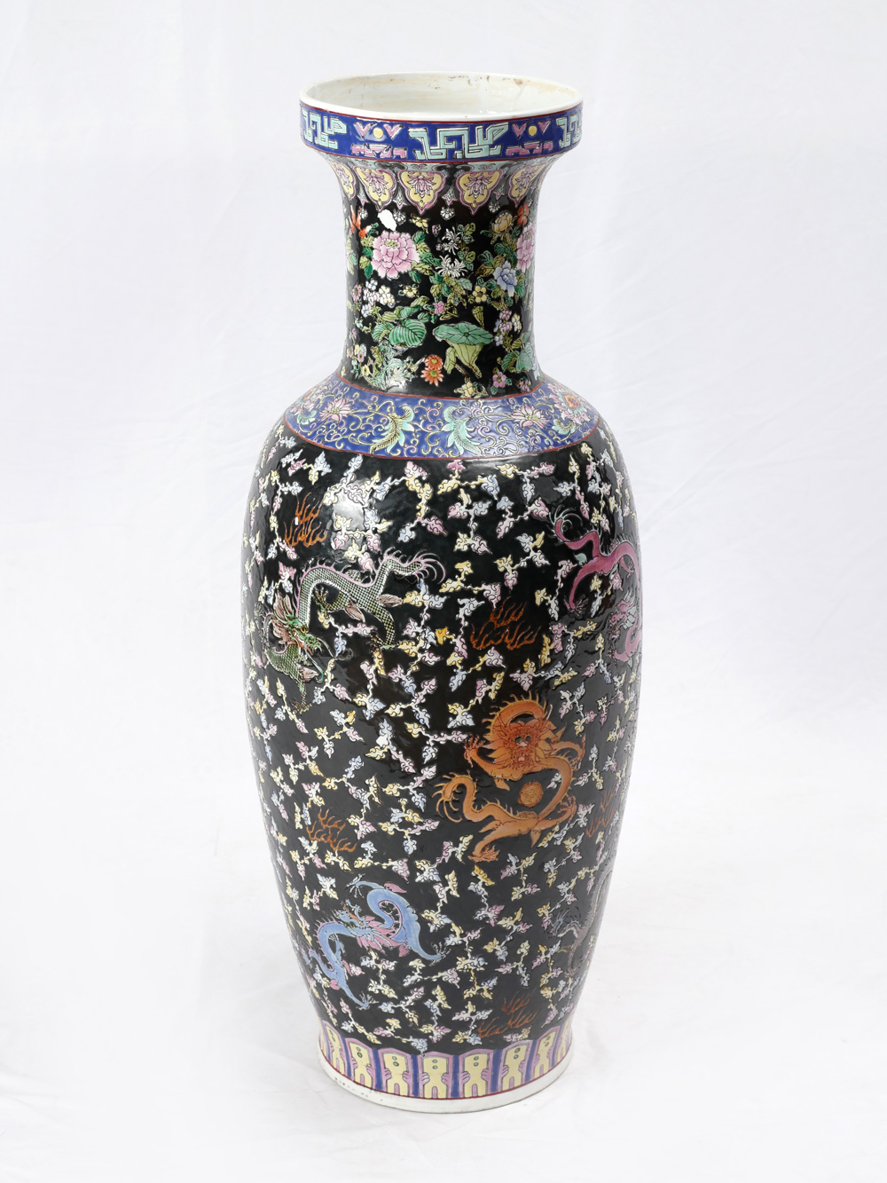 Appraisal: LARGE FAMILLE NOIRE CHINESE VASE Large Chinese Famille Noire vase