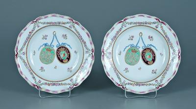 Appraisal: Pair pearlware shallow bowls hand painted central oval medallions with