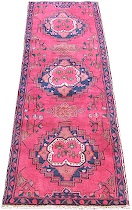 Appraisal: A Heriz Rug A nice Heriz pattern rug with a