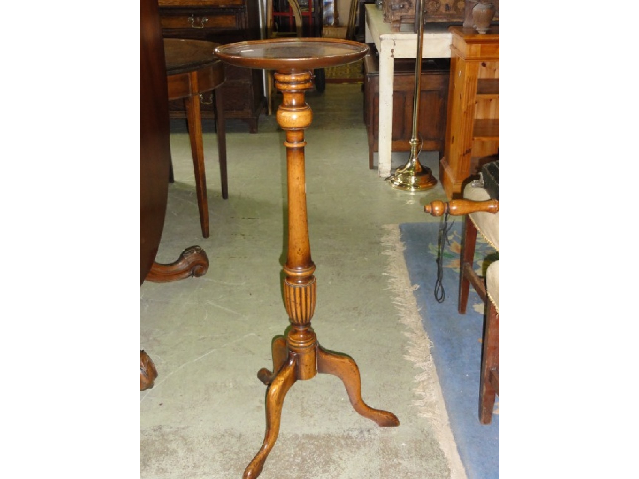 Appraisal: A good quality Georgian style mahogany jardini re stand the