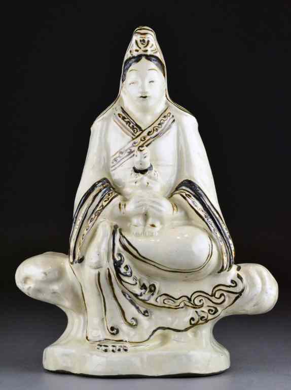 Appraisal: Chinese Ming Qing Porcelain Figure Of GuanyinA fine Chinese porcelain