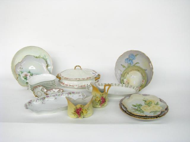 Appraisal: Collection of porcelain service items including covered casserole with chip