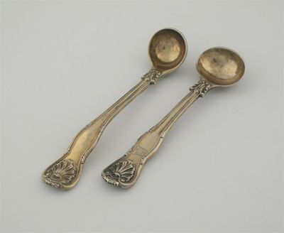 Appraisal: Kings Husk a Victorian silvergilt salt spoon crested and a