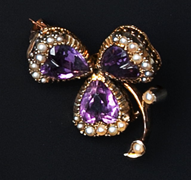 Appraisal: AN AMETHYST AND SEED PEARL CLOVERLEAF BROOCH set with a