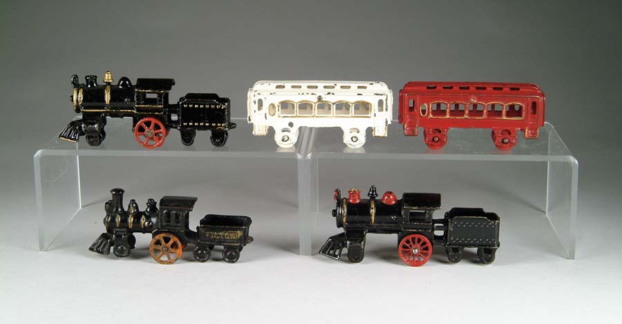 Appraisal: THREE PIECE TRAIN SET W TWO ADDITIONAL ENGINES This Kenton