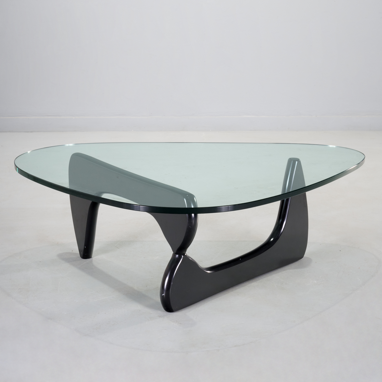 Appraisal: ISAMU NOGUCHI 'IN- ' COFFEE TABLE Designed s s USA